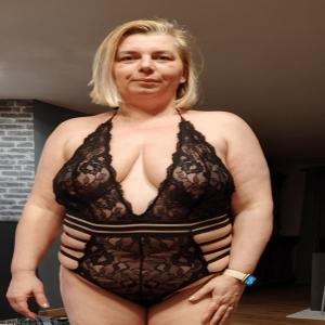 Belgian blonde Jessie posing for pictures to be exposed