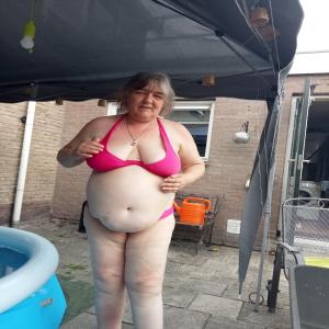 manuela in haar bikini