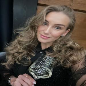 She exposed herself in hopes of becoming a webslut. 10 votes to stay! Make it happen! Extend, like, and share!