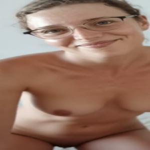 Elise Bergeret fully exposed